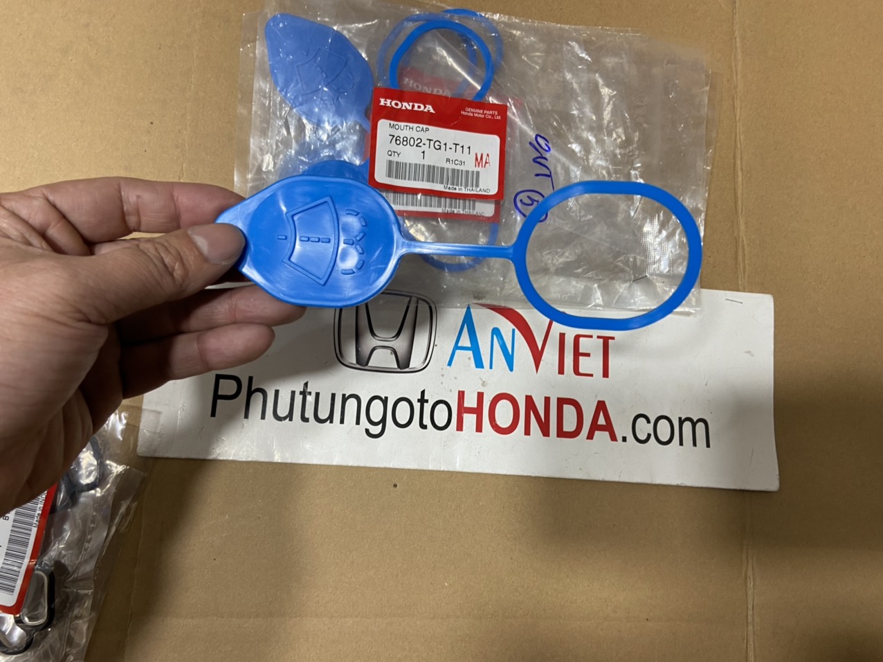 Nắp bình nước rửa kính xe Honda BRIO